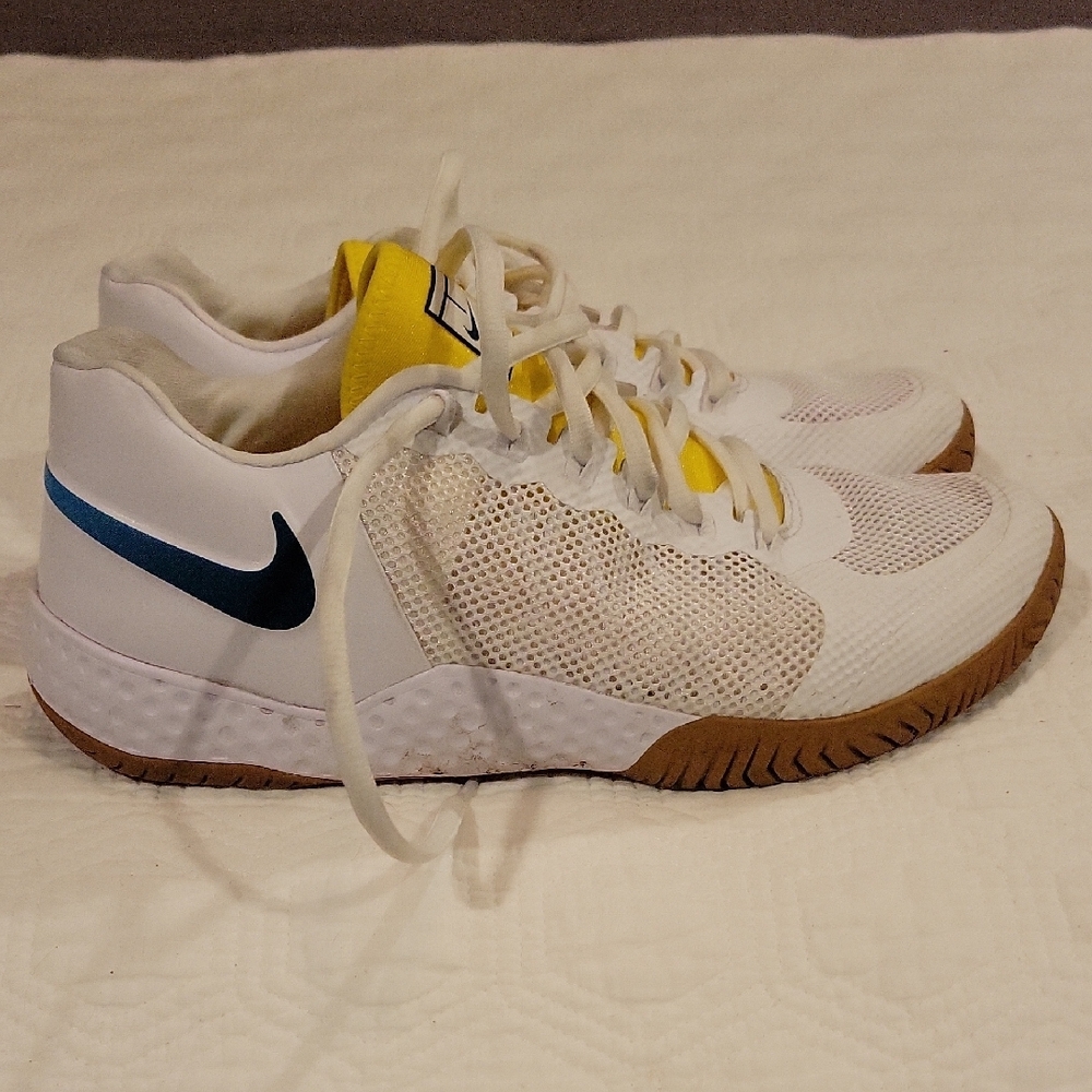 Nike Women's Sneakers - White and Yellow